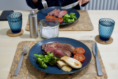 Organic entrecôte of beef, tomato, eryngii mushroom