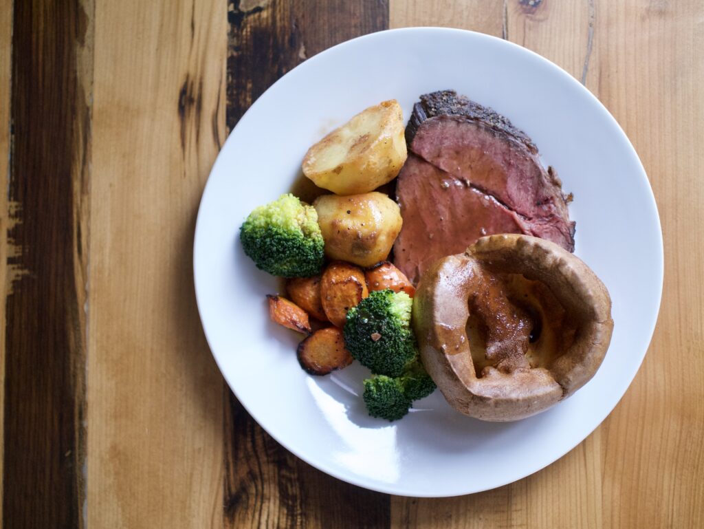 A plate of roast beef dinner